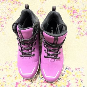 Women Hiking/ Snow boots 9 1/2